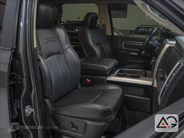 CLASSIC 5.7 V8 Laramie Night Edition CD 4X4