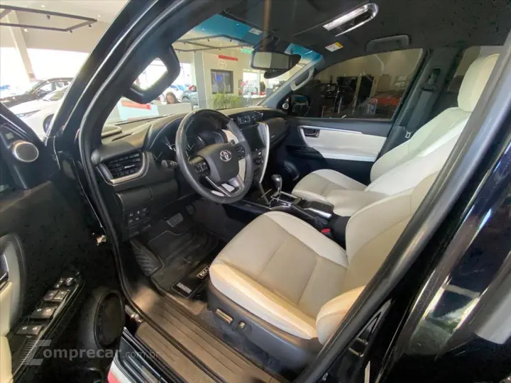 HILUX SW4 2.8 D-4D TURBO DIESEL DIAMOND 7L 4X4 AU