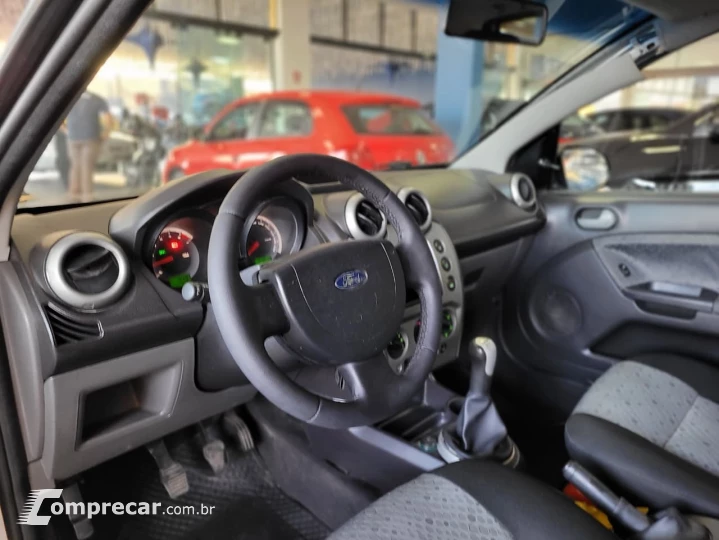 FIESTA 1.6 MPI Class Hatch 8V