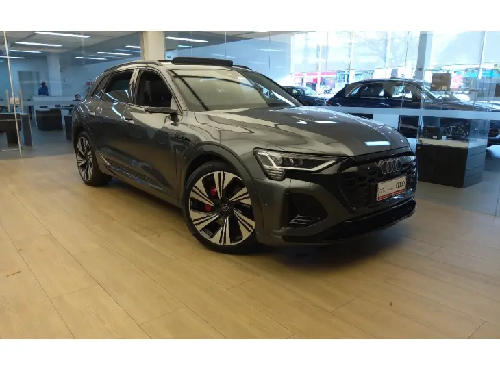 Q8 E-TRON 55 ELÉTRICO PERFORMANCE BLACK QUATTRO