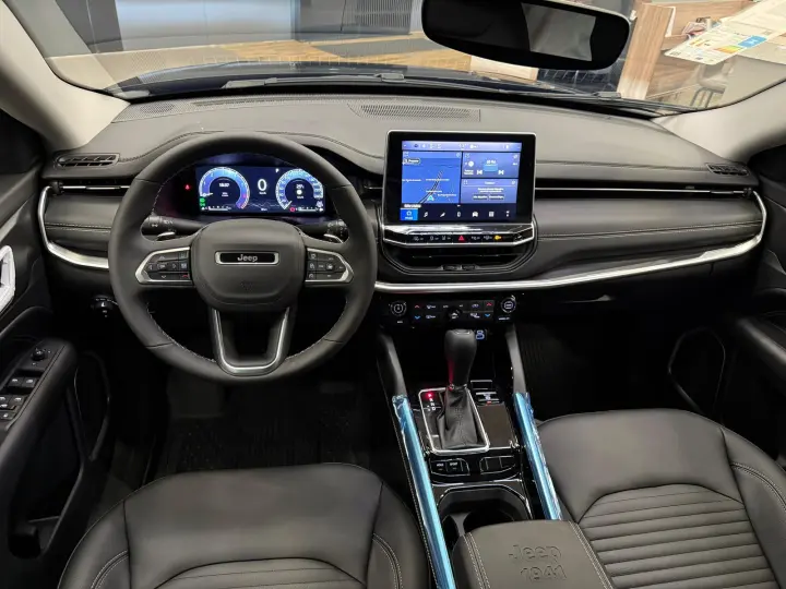 COMMANDER 1.3 T270 Turbo Longitude