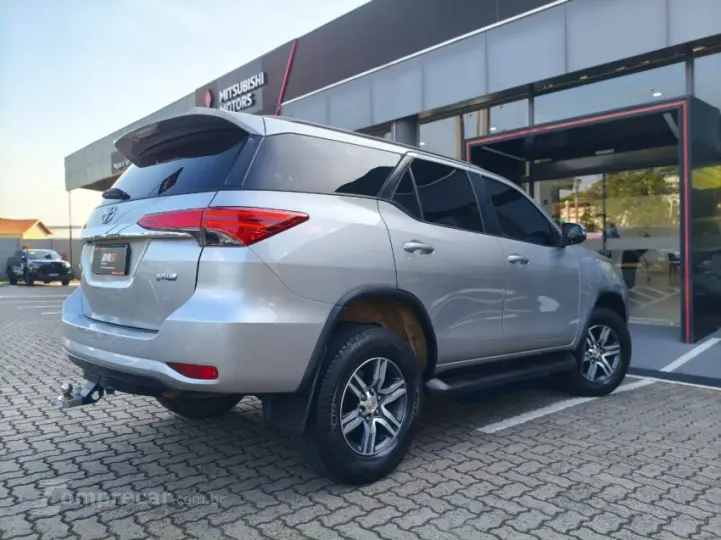 HILUX SW4 2.7 SR 7 Lugares 4X2 16V