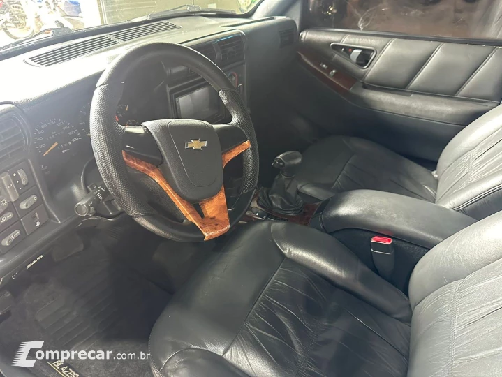 Blazer 4.3 Sfi Dlx Executive 4X2 V6 12V Gasolina 4P Automáti