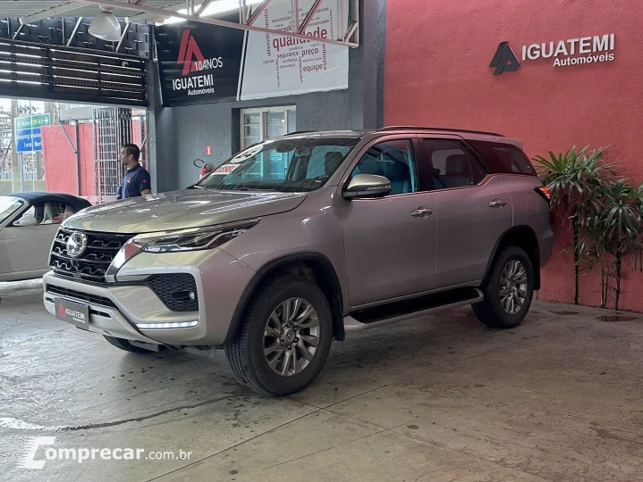 HILUX SW4 2.8 D-4D TURBO DIESEL SRX 7L 4X4 AUTOMÁTICO