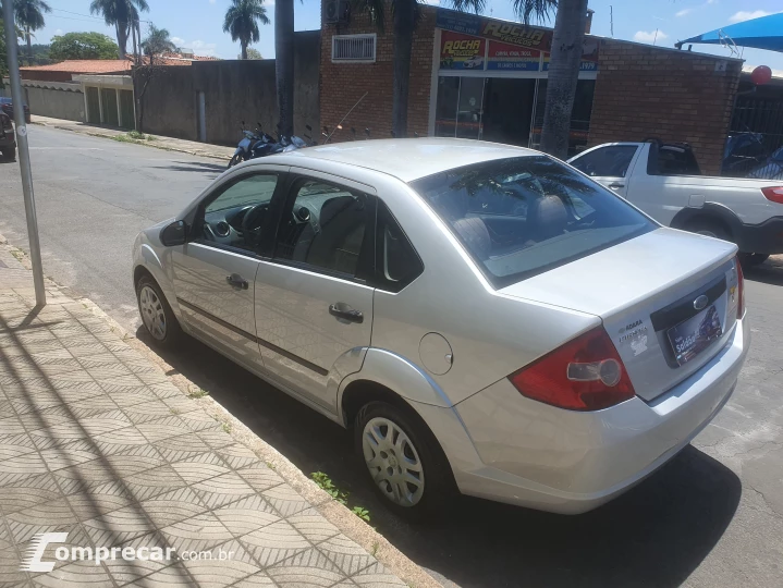 FIESTA 1.6 MPI Class Sedan 8V