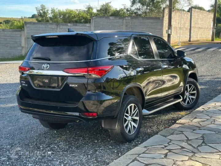 HILUX SW4 2.8 SRX 4X4 16V TURBO INTERCOOLER DIESEL 4P AUTOMÁ