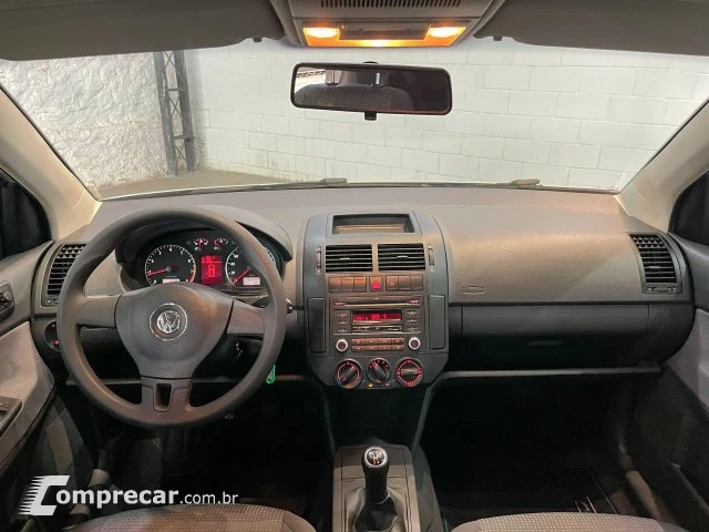 POLO SEDAN - 1.6 MI COMFORTLINE 8V 4P MANUAL