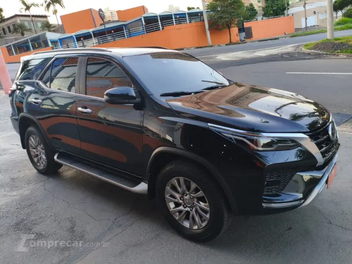 Hilux SW4 2.8 4P SRX 4X4 7 LUGARES TURBO DIESEL AUTOMÁTICO