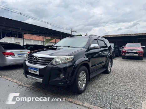 Toyota HILUX SW4 2.7 SRV 7 Lugares 4X2 16V 4 portas