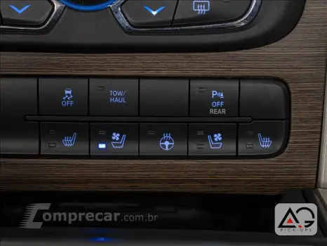 CLASSIC 5.7 V8 Laramie Night Edition CD 4X4