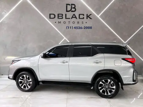 Hilux SW4 SRX Plat. 4x4 2.8 TB Die. Aut.