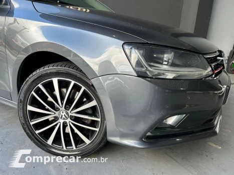 JETTA 2.0 TSI HIGHLINE 211CV GASOLINA 4P TIPTRONIC