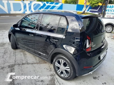 Volkswagen UP 1.0 CROSS TSI TOTAL 12V 5P FLEX 4 portas