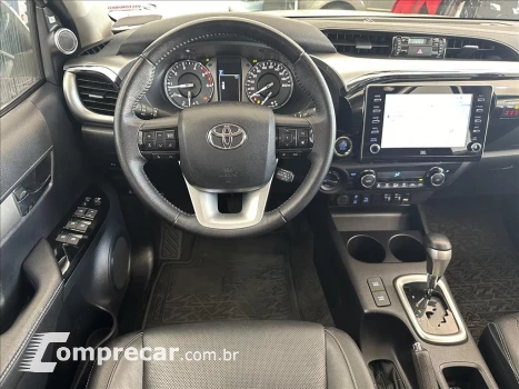Toyota HILUX 2.8 D-4D TURBO DIESEL CD SRX 4X4 AUTOMÁTICO 4 portas