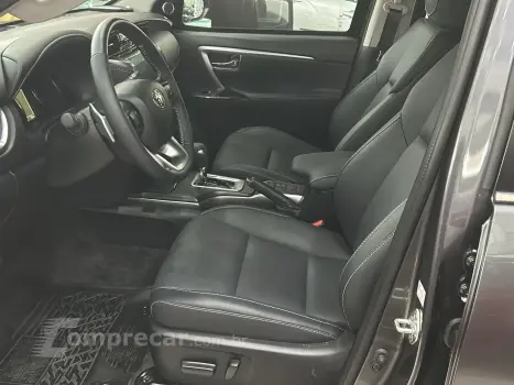 HILUX SW4 2.8 D-4D TURBO SRX PLATINUM 7L 4X4 AUTOMÁTICO