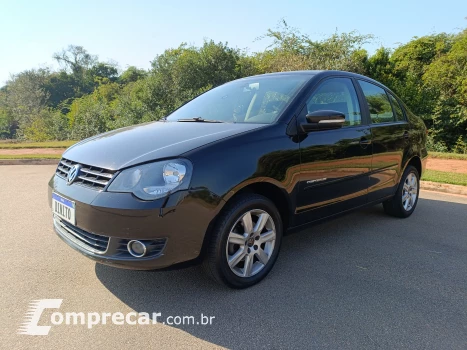 Volkswagen POLO SEDAN 1.6 MI Comfortline 8V 4 portas