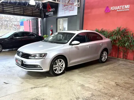 Volkswagen JETTA 2.0 TSI HIGHLINE 211CV GASOLINA 4P TIPTRONIC 4 portas