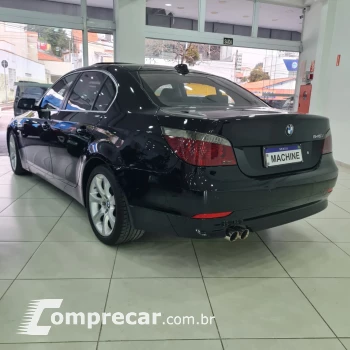 545I 4.4 Sedan V8 32V
