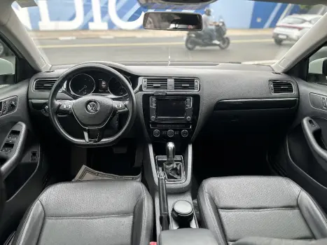 JETTA 2.0 TSI HIGHLINE 211CV GASOLINA 4P TIPTRONIC