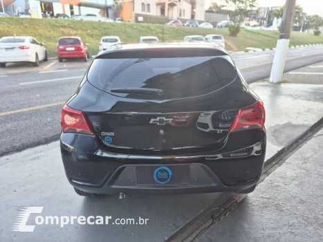 ONIX HATCH LT 1.0 8V FlexPower 5p Mec.