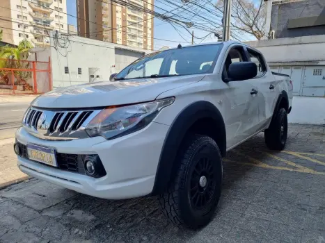 Mitsubishi MITSUBISHI L200 TRITON 2.4 TURBO SPORT GL CD 4X4 2022 4 portas