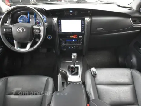 HILUX SW4 - 2.8 D-4D TURBO SRX 4X4 AUTOMÁTICO