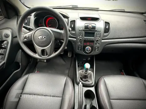 CERATO 1.6 E.213 Sedan 16V