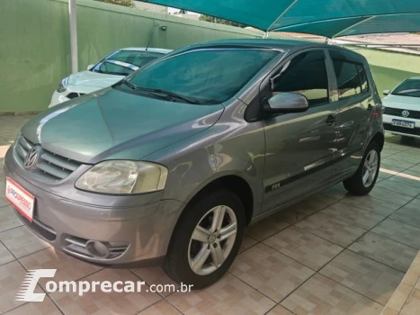 Volkswagen FOX - 1.0 MI PLUS 8V 4P MANUAL 4 portas