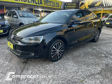 Volkswagen JETTA 2.0 TSI Highline 4 portas