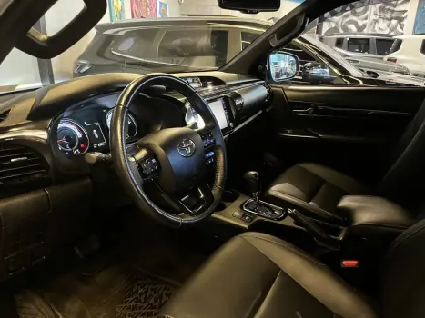 Hilux Caminhonete 2.8 16V SRX 50 ANOS 4X4 TURBO DIESEL CABIN