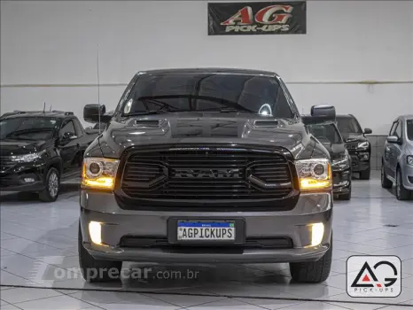 CLASSIC 5.7 V8 Laramie Night Edition CD 4X4