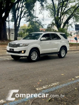 Toyota HILUX SW4 2.7 SR 7 Lugares 4X2 16V 4 portas