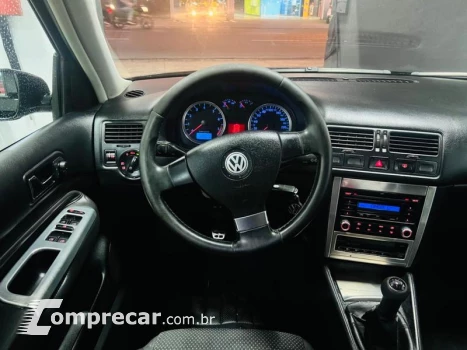 Volkswagen GOLF 1.6 SPORTLINE 4 portas