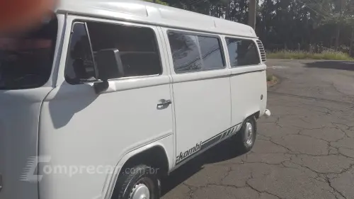 Volkswagen KOMBI 1.4 MI STD Lotação 8V 4 portas