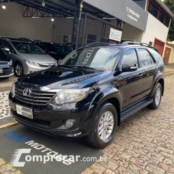 Toyota Hilux SW4 SRV D4-D 4x4 3.0 TDI Dies. Aut 4 portas