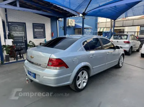 VECTRA SEDAN - 2.0 MPFI ELEGANCE 8V 4P MANUAL