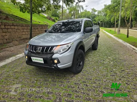 Mitsubishi L200 TRITON 2.4 16V TURBO DIESEL OUTDOOR GLS CD 4 4 portas