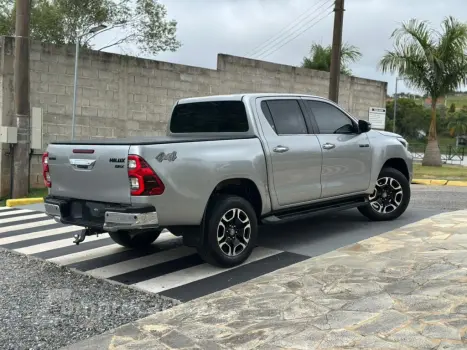 HILUX 2.8 D-4D TURBO DIESEL CD SRX 4X4 AUTOMÁTICO