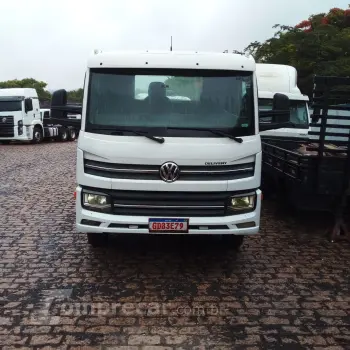 Volkswagen 11.180 DRC 4X2 COM PLATAFORMA 2 portas
