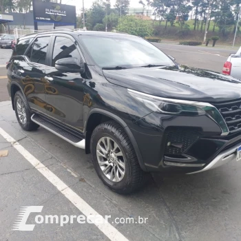 Toyota HILUX SW4 2.8 SRX 4X4 7 Lugares 16V Turbo Intercooler 4 portas