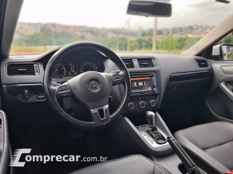 Jetta 2.0 Comfortline Tiptronic (Flex)