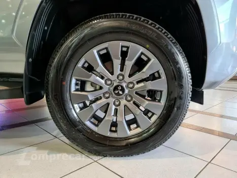 TRITON HPE-S 2.4 CD 4x4 TB DIESEL AUT.