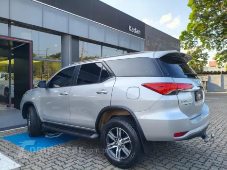 HILUX SW4 2.7 SR 7 Lugares 4X2 16V