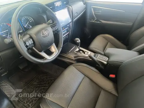 HILUX SW4 2.8 D-4D TURBO SRX PLATINUM 7L 4X4 AUTOMÁTICO