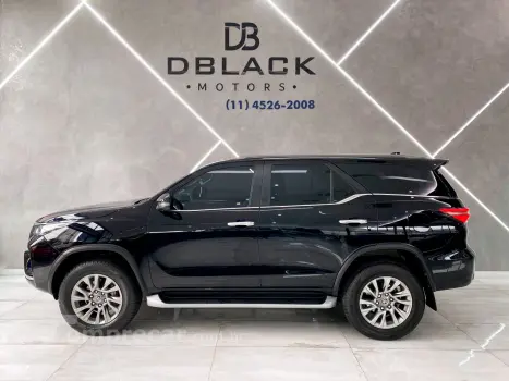 Toyota Hilux SW4 SRX 4x4 2.8 TDI 16V Dies. Aut. 4 portas