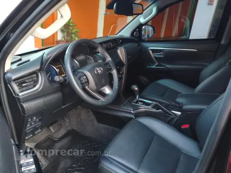 Hilux SW4 2.8 4P SRX 4X4 7 LUGARES TURBO DIESEL AUTOMÁTICO