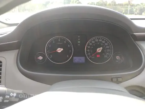 AZERA 3.3 MPFI GLS Sedan V6 24V