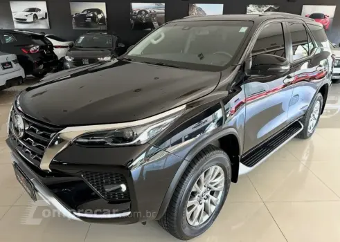 Toyota HILUX SW4 2.8 SRX 4X4 7 Lugares 16V Turbo Intercooler 4 portas