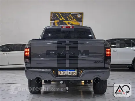 CLASSIC 5.7 V8 Laramie Night Edition CD 4X4