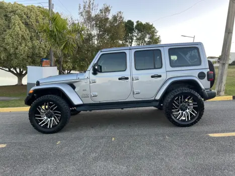 WRANGLER 2.0 TURBO GASOLINA SAHARA 4P 4X4 AT8